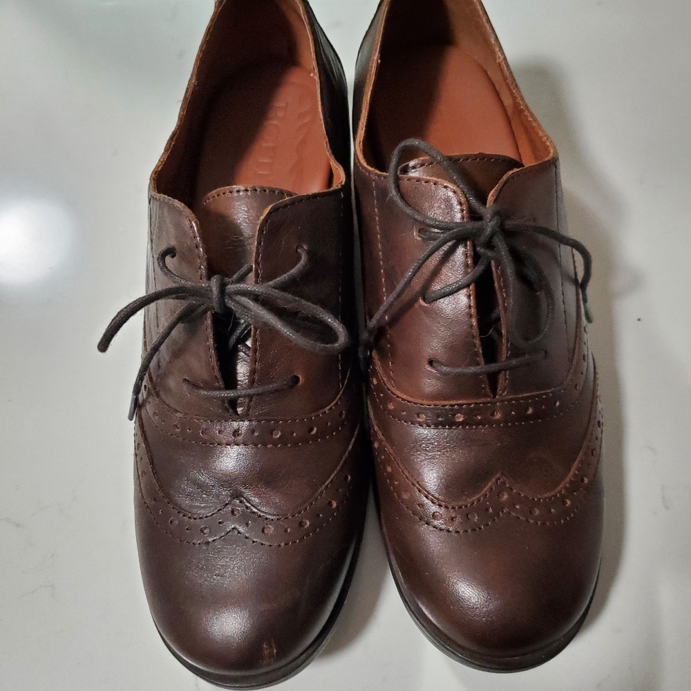 Born Brown Lace Up Leather Wingtips Size 7